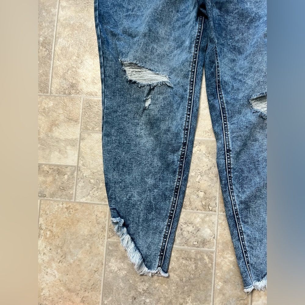 Women’s Maurice’s distressed jeans XL short S - Picture 5 of 8